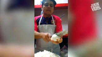 Мастерская нарезка лука - смотреть видео (0:33)