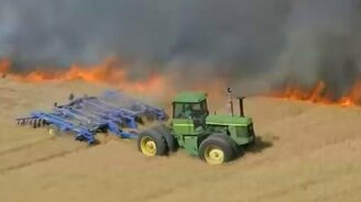 Фермер тушит поле - смотреть видео (1:50)