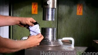 Давим прессом Айфон - смотреть видео (2:54)