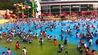 Аттракцион-волна - смотреть видео (0:40)