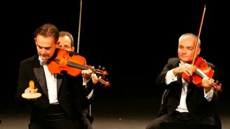 Скрипач-теннисист - смотреть видео (1:22)