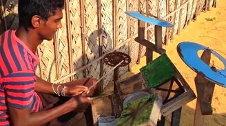 Импровизация на самодельной барабанной установке - смотреть видео (4:02)