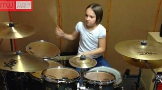Девочка играет на барабанах - смотреть видео (3:38)