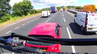 Перестроился перед дальнобойщиком - смотреть видео (1:08)