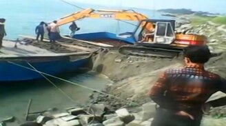 Утопили экскаватор - смотреть видео (2:51)