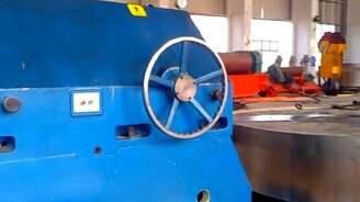 Самый большой в мире токарный станок по металлу - смотреть видео (5:56)