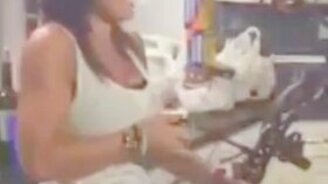 Неумеха с луком для стрельбы - смотреть видео (0:34)