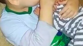 Настоящая братская любовь - смотреть видео (0:53)