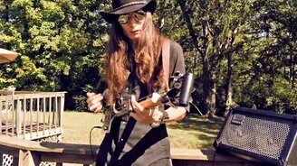 Игра на штыковой лопате - смотреть видео (3:24)