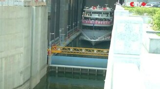 Грандиозный лифт для кораблей - смотреть видео (1:25)