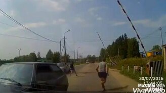 Авто таранят друг друга - смотреть видео (5:08)