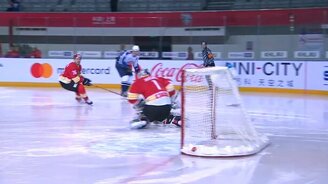 Шайба против сетки в воротах - смотреть видео (0:52)