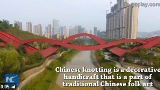 Причудливый пешеходный мост - смотреть видео (0:54)