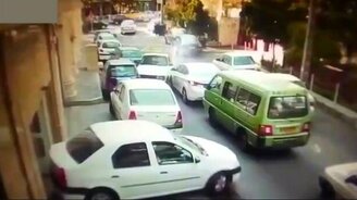 Сумасшедший индийский водитель - смотреть видео (3:19)