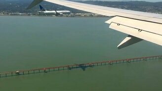 Одновременное приземление самолётов - смотреть видео (1:00)