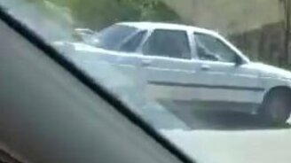 Что творят бабы за рулём - смотреть видео (0:15)