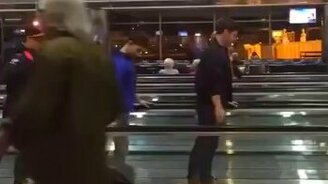 Балеруны и балерины в аэропорту - смотреть видео (0:38)