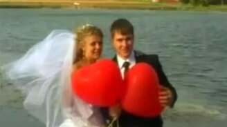 Эффектный момент на свадьбе - смотреть видео (0:37)