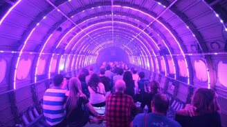 Световое представление внутри старого самолёта - смотреть видео (4:20)