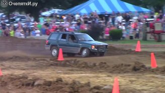 Жёсткие прыжки на авто с трамплинов - смотреть видео (2:05)