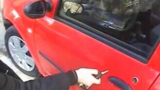Открыть авто при помощи мяча - смотреть видео (1:33)