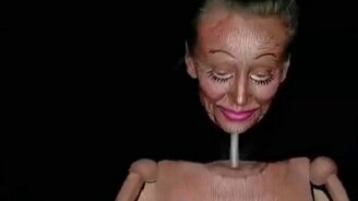 Превращение в куклу на пружине - смотреть видео (0:47)