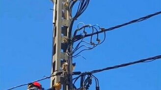 Спасение кошки с проводов - смотреть видео (2:18)