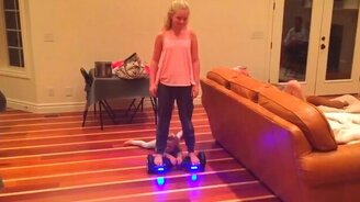 Мама попросила помыть полы - смотреть видео (0:24)