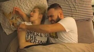 Сон - вместе, а отдых - врозь - смотреть видео (1:00)