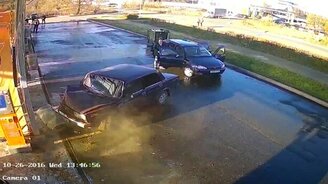 Заехал на мойку в морозец - смотреть видео (0:32)