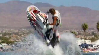 Невероятные трюки на водном скутере - смотреть видео (1:58)