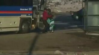 Пассажиры против шторма - смотреть видео (0:27)