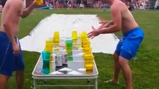 Смешная игра для отдыхающих - смотреть видео (2:03)