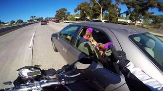 Если высунуть ноги из окна авто - смотреть видео (0:19)