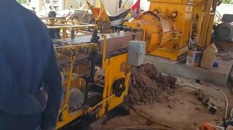 Как производят кирпич в Индии - смотреть видео (4:01)