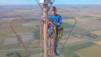 Как непросто поменять лампочку - смотреть видео (2:07)