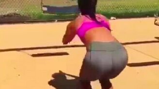 Сложное упражнение с качелями - смотреть видео (0:39)