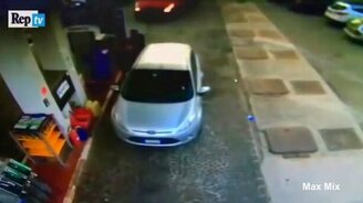 Удачливые пешеходы - смотреть видео (5:25)