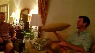 Повелитель подушки - смотреть видео (0:47)