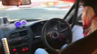 Осторожно, девушка за рулём! - смотреть видео (0:37)