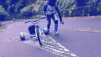 Дрифт на трёхколёсных великах - смотреть видео (3:54)