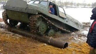 Как вытащить гусеничный вездеход без трактора - смотреть видео (0:25)