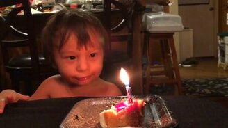 Малыш и непобедимая свеча - смотреть видео (0:38)