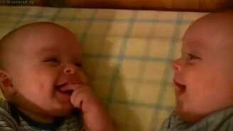 Забавные близнецы - смотреть видео (1:09)