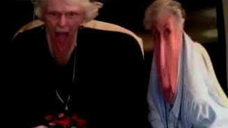 Развлекаются на старости лет - смотреть видео (1:30)