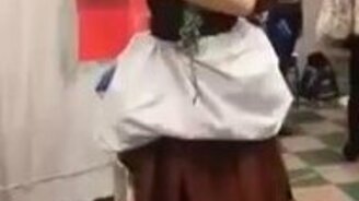 Золушка и принцесса в одном костюме - смотреть видео (0:19)