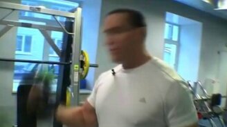 Домашняя зарядка с котом - смотреть видео (0:52)