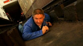 Если вы оказались на рельсах метро - смотреть видео (1:57)