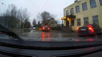 Поделом обрызгали хама - смотреть видео (0:35)