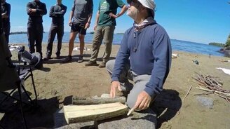 Как разбить полено с помощью перочинного ножика? - смотреть видео (0:48)